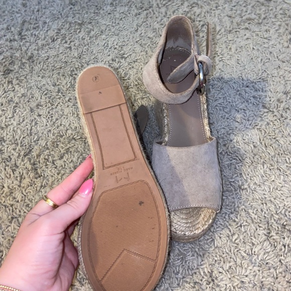 Marc Fisher wedges 7 1/2 - Picture 4 of 4